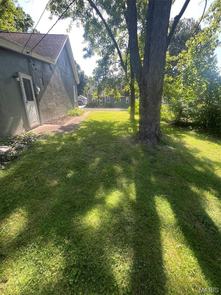 Property Photo:  106 S Cherry Street  IL 62243 