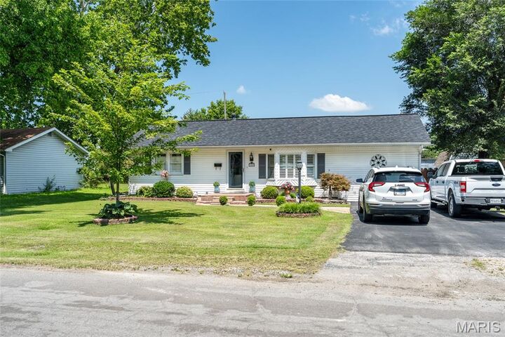 Property Photo:  1405 Norwood Drive  IL 62040 