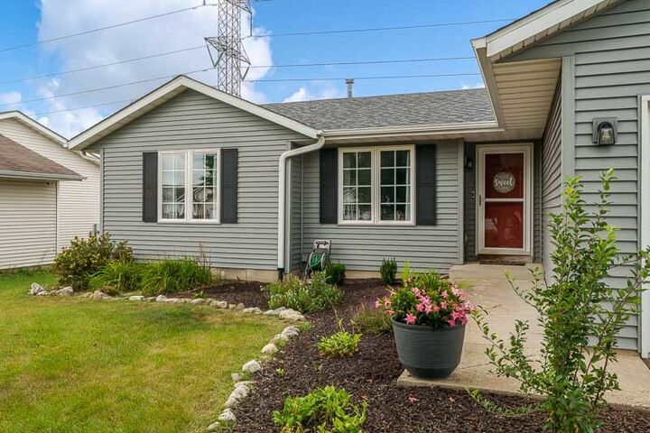 Property Photo: 3078 Derbyshire Drive IL 61115
