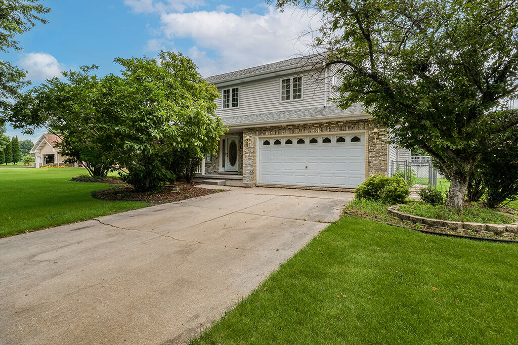 Property Photo:  611 Flambeau Court  IL 60446 