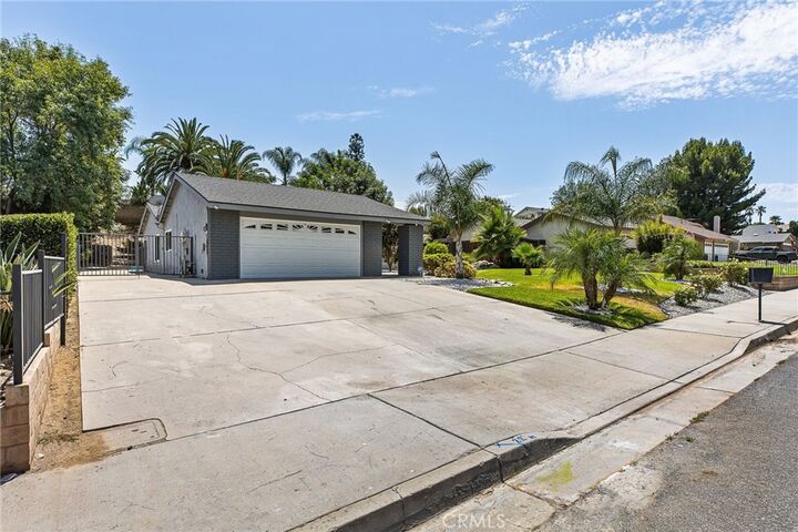 Property Photo: 2132 Trafalgar CA 92506