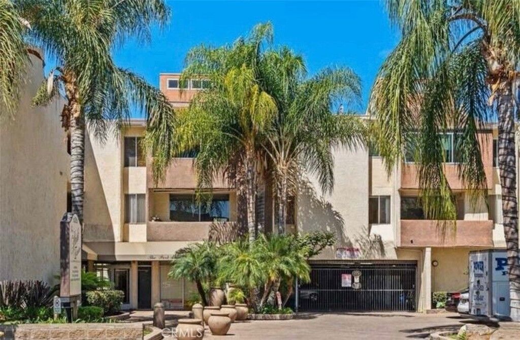 Property Photo: 5325 Newcastle 108 CA 91316