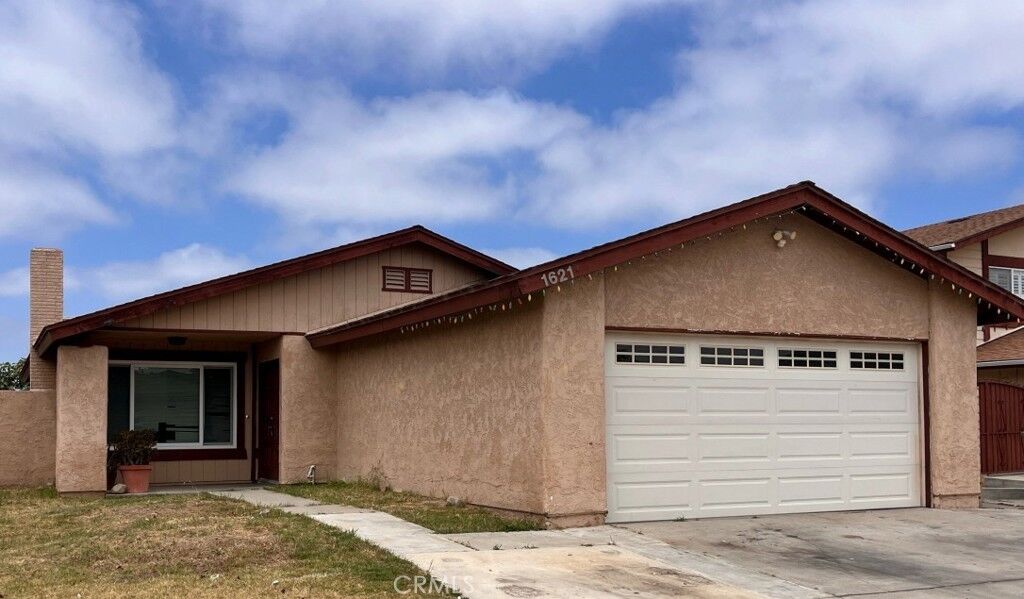 Property Photo: 1621 Monet Court CA 93033