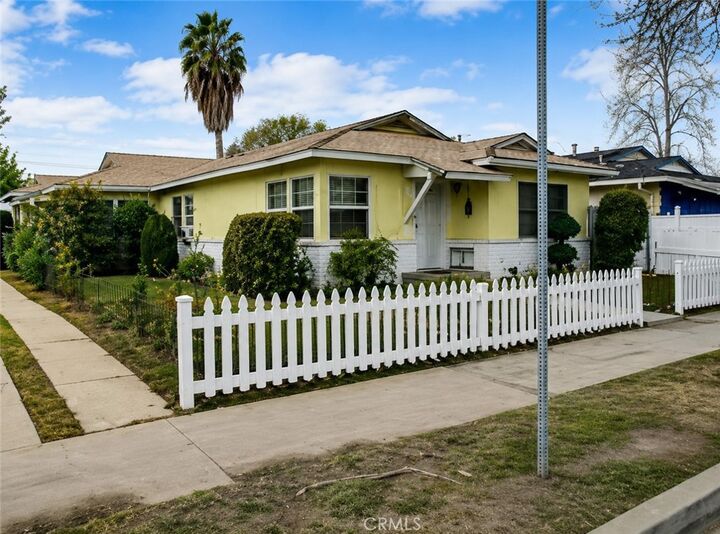 Property Photo:  5743 5745 Kester Avenue  CA 91411 
