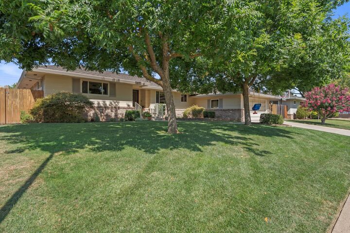 Property Photo:  5860 Annrud Way  CA 95822 