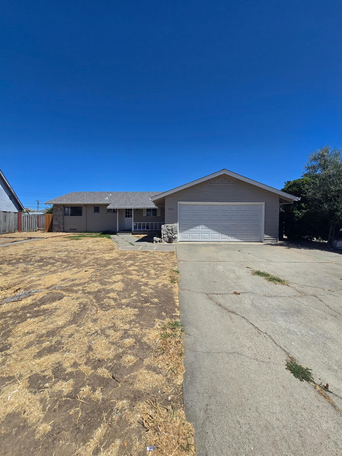 Property Photo:  7233 Lindale Drive  CA 95828 