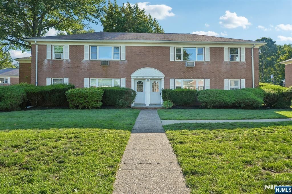 Property Photo:  39 Manchester Court 122  NJ 07470 