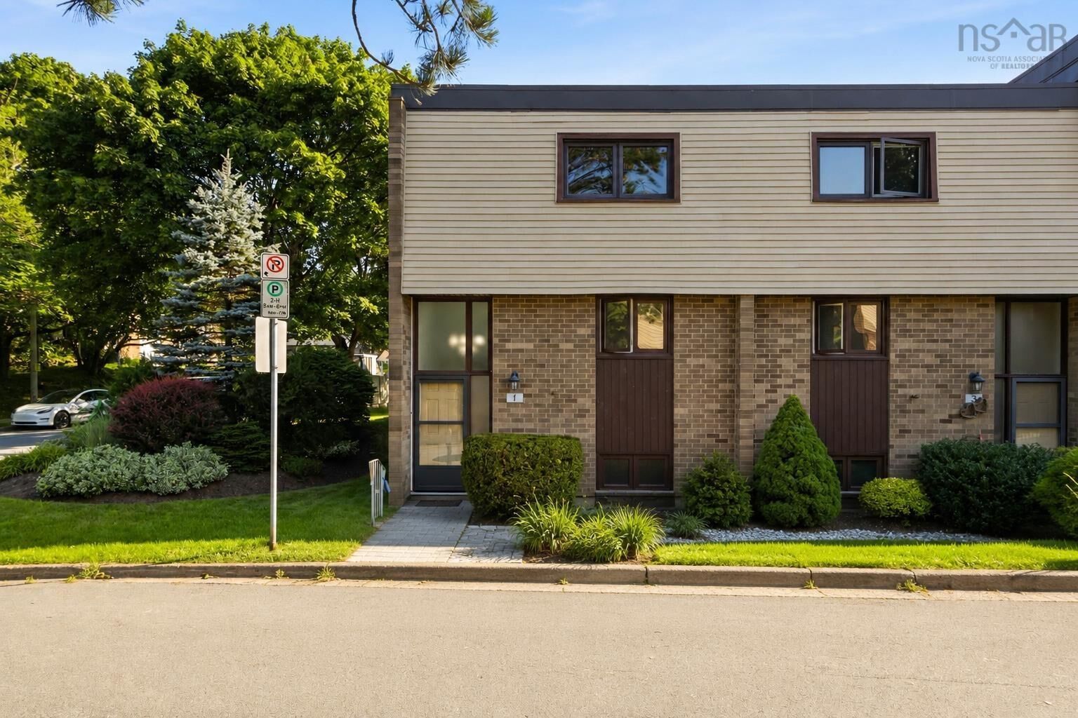 Property Photo: 1 Forestside Crescent NS B3M 1M5
