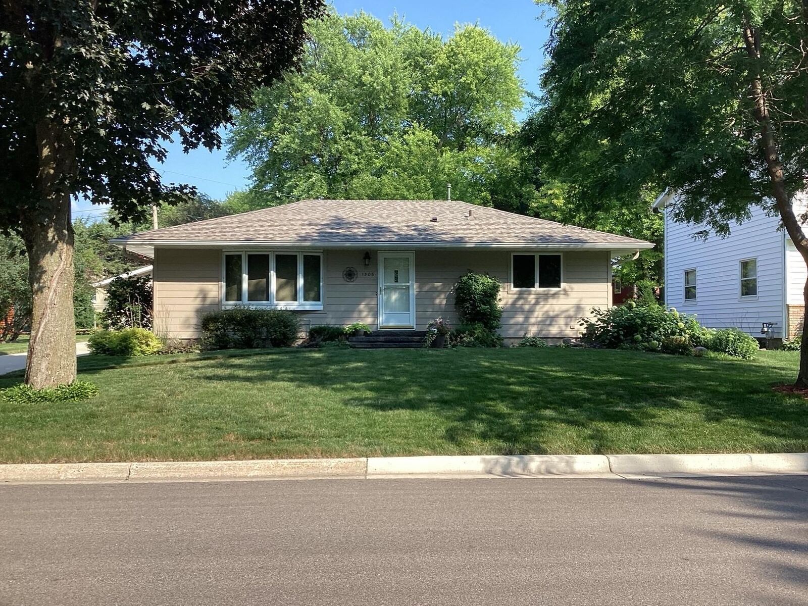 Property Photo:  1306 Foothills Boulevard  MN 56007 