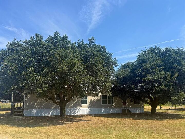 Property Photo: 373 Wildbird Lane TX 76624