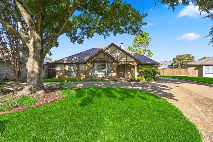 Property Photo: 314 Drexel Drive TX 76051