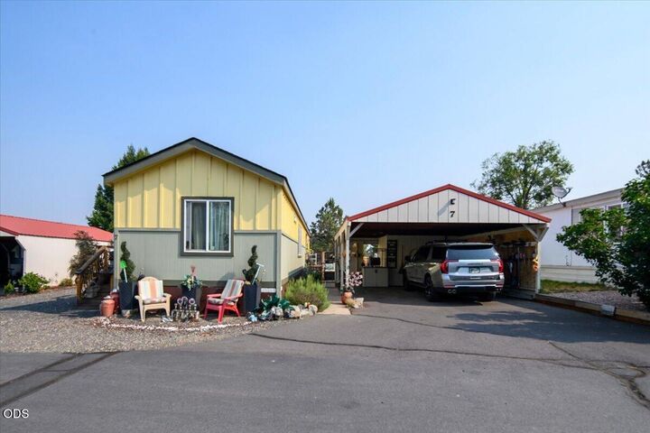 Property Photo: 6100 S Highway 97 OR 97756