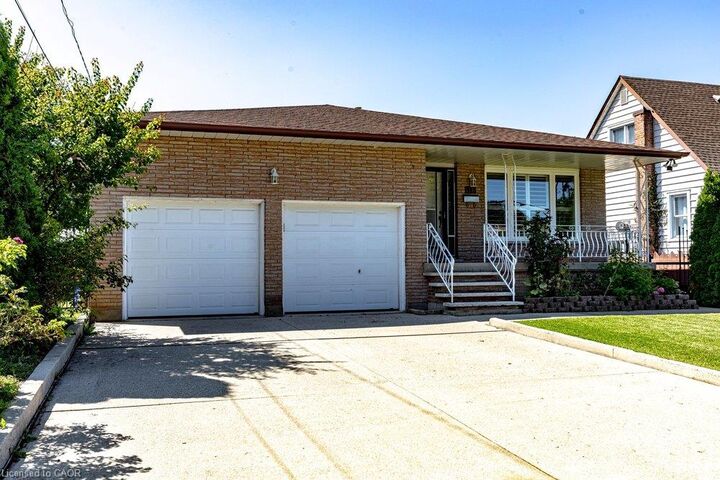 Property Photo:  118 Pottruff Road S  ON L8K 4A2 