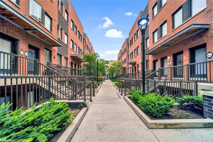 Photo de la propriété:  869 Wilson Avenue 29  ON M3K 0A4 