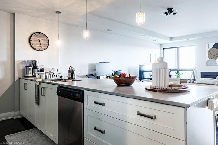 Photo de la propriété:  181 James Street N 713  ON L8R 2K9 
