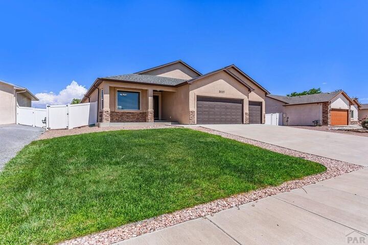Property Photo: 2037 Kingbird Ct CO 81008