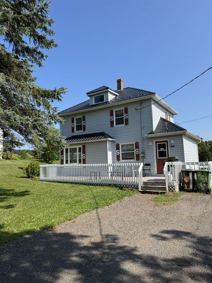 11 Thompson Point Road — photo 1