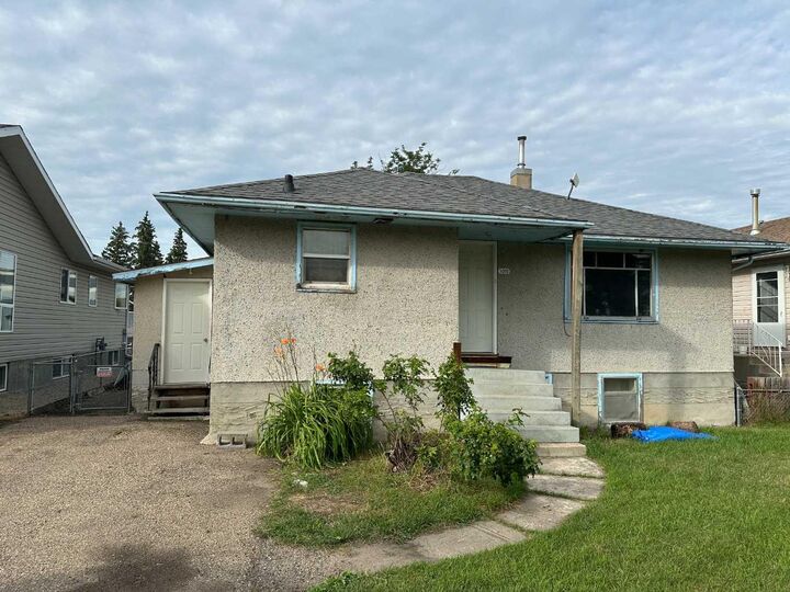 5010 44 Avenue — photo 1