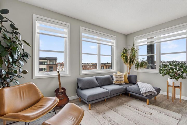 Property Photo: 80 Greenbriar Place NW 1402 AB T3B 6J4