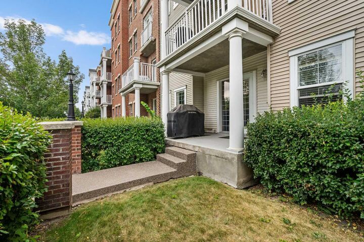 Property Photo: 5605 Henwood Street SW 1503 AB T3E 7R2