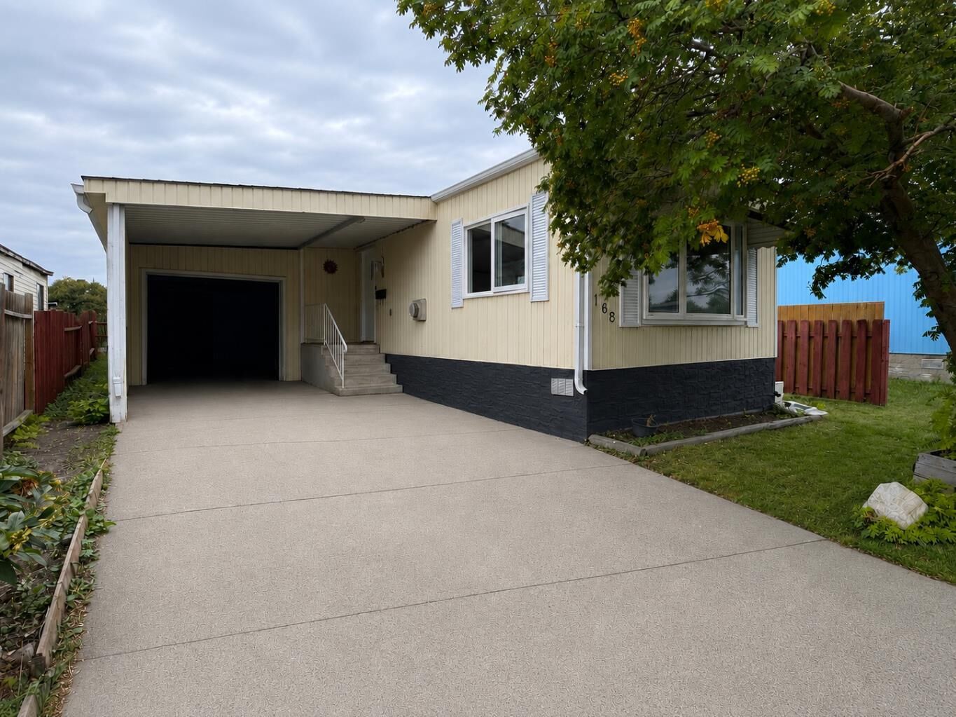 Property Photo:  168 Huntwell Road NE  AB T2K 5S9 