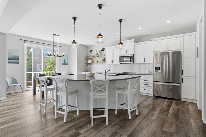 25 Yorkville Green SW — photo 1