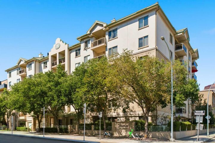 114 15 Avenue SW 108 — photo 1