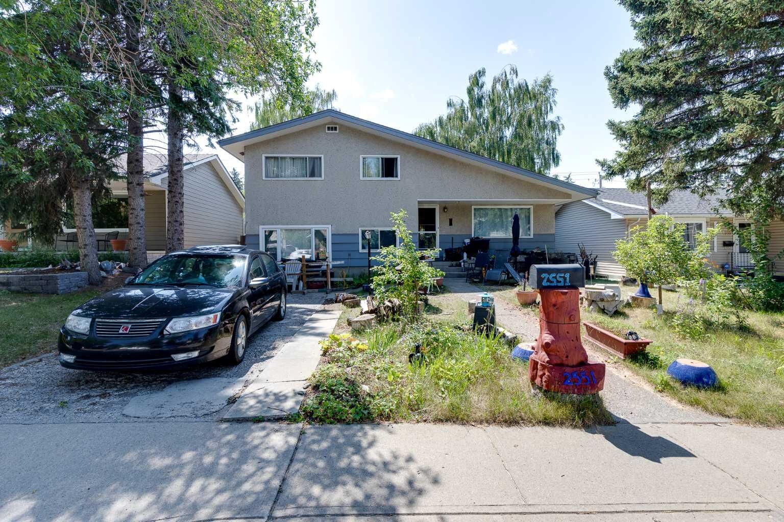 Property Photo: 2551 Chicoutimi Drive NW AB T2L 0W4