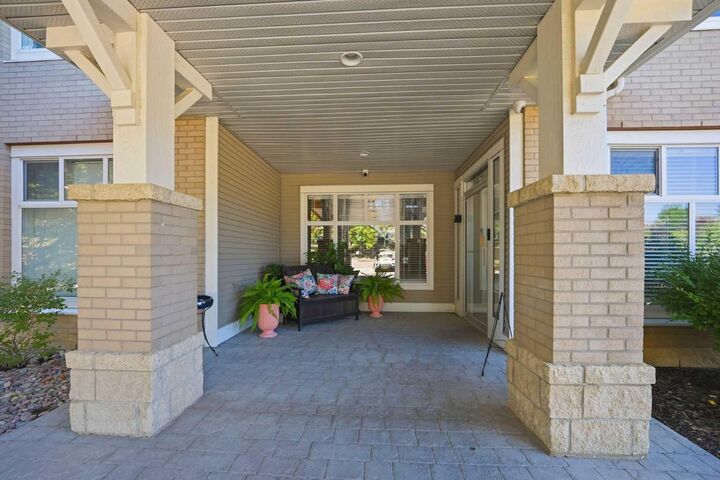 Property Photo: 1010 Arbour Lake Road NW 3137 AB T3G 4Y8
