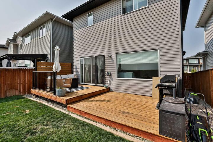 Property Photo: 962 Miners Boulevard W AB T1J 5T8