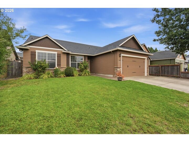 Property Photo:  1070 Prairie Meadows Ave  OR 97448 