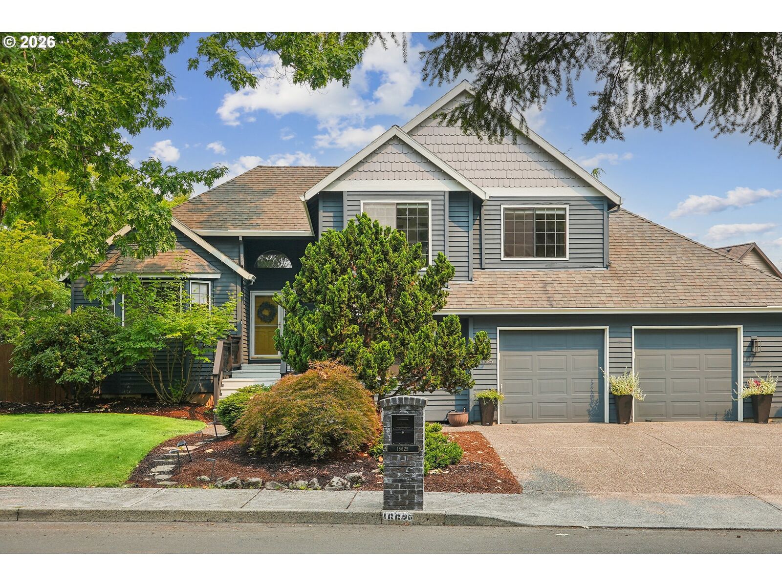 Property Photo: 16625 NE San Rafael Dr OR 97230
