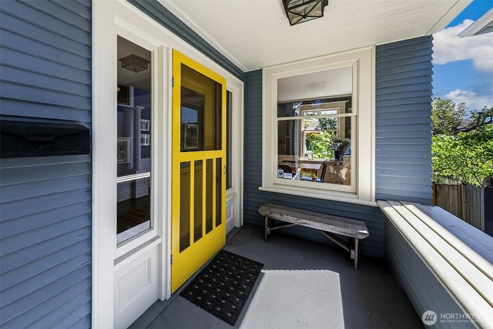 Property Photo:  418  16th Avenue E 418  WA 98112 