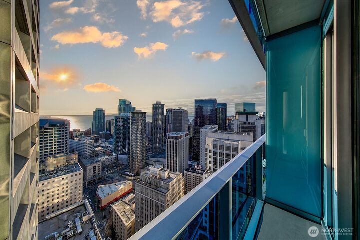 Property Photo: 737 Olive Way 3209 WA 98101
