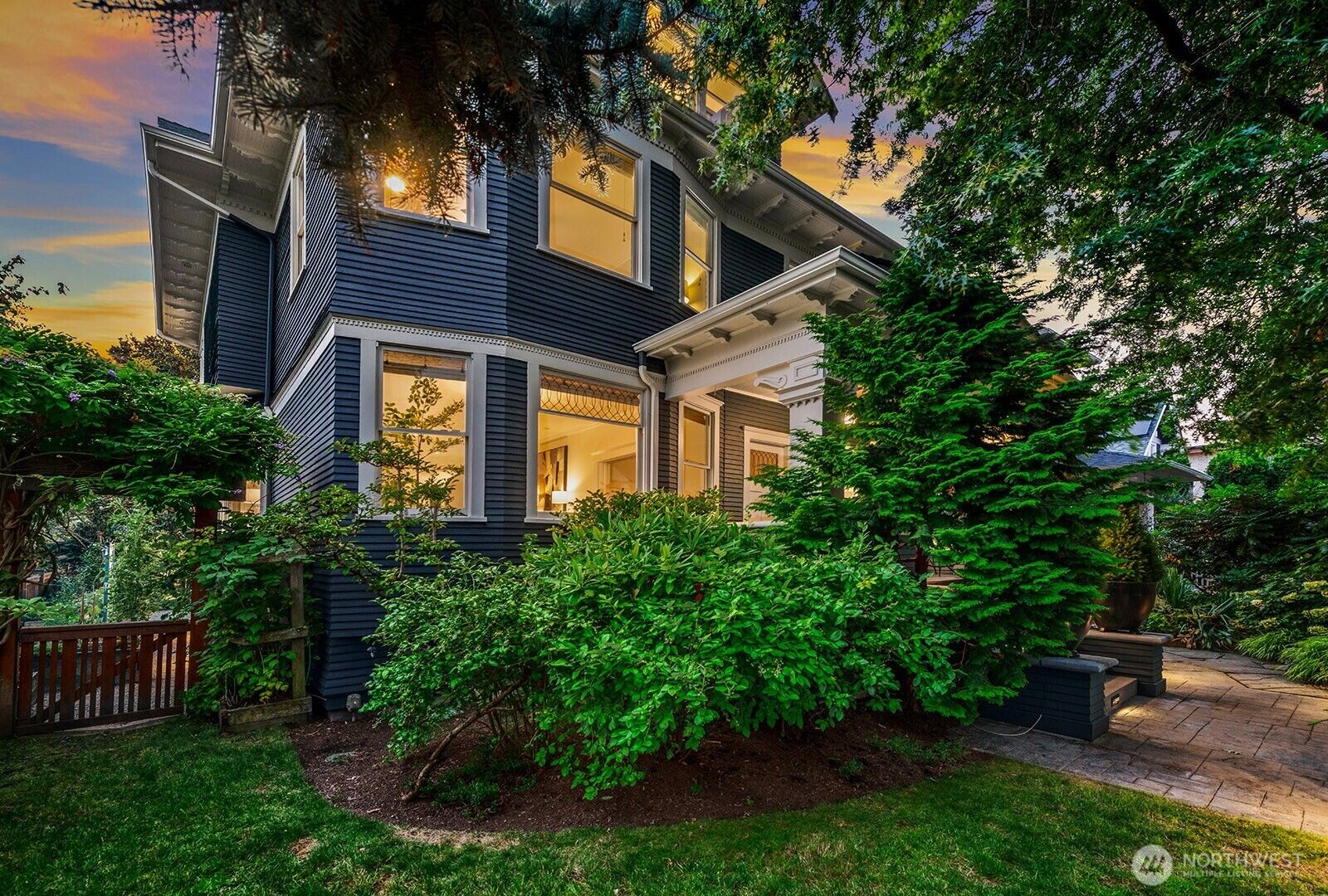 Property Photo: 403 18th Avenue E WA 98112