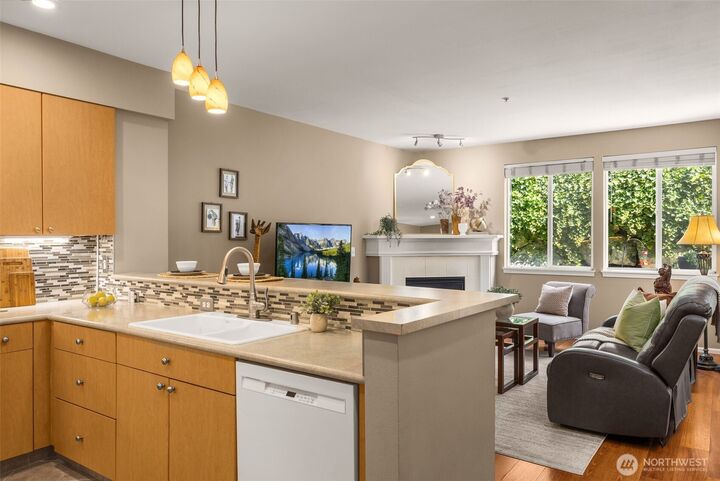 Property Photo:  5100  Talbot Place S D  WA 98055 