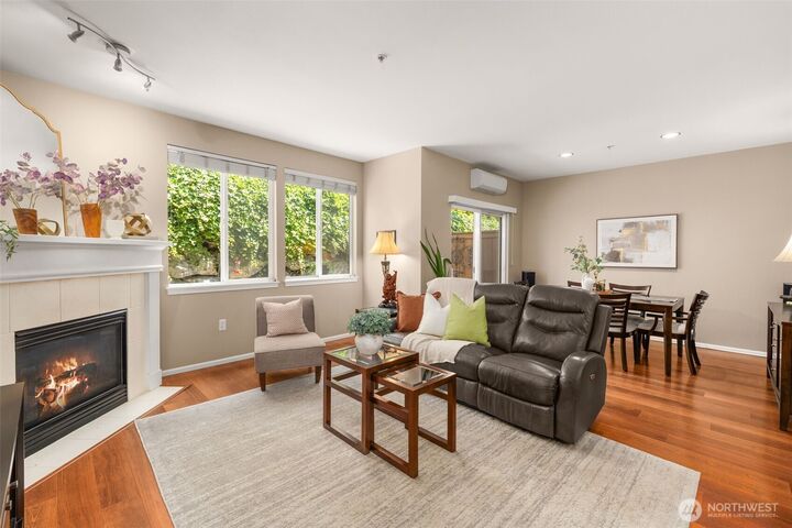 Property Photo:  5100  Talbot Place S D  WA 98055 