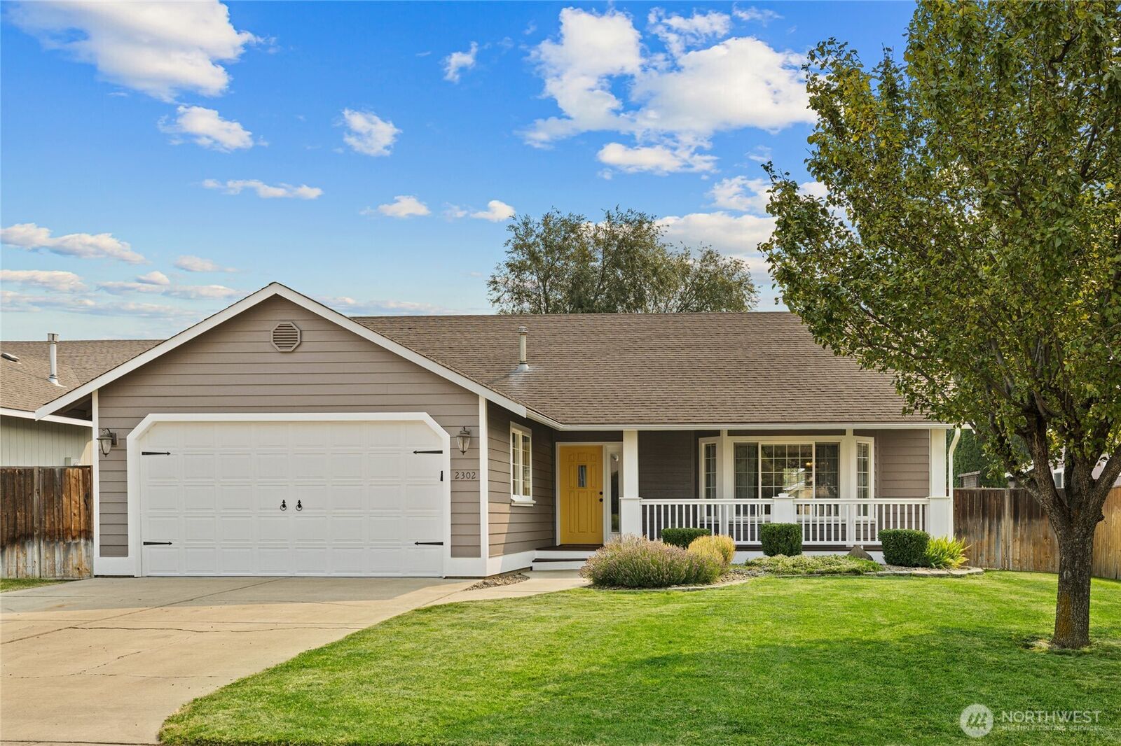 Property Photo:  2302 N Ellington Street  WA 98926 