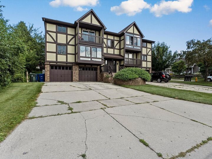 Property Photo:  502 Front Street 3  WI 54115-2546 