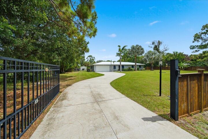 Property Photo:  1740 Vally Road  FL 32950 