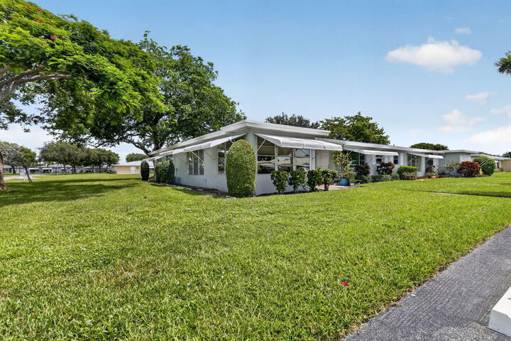 Property Photo:  235 E High Point Court E A  FL 33445 