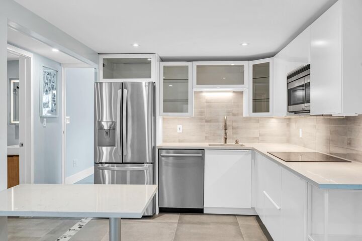 Property Photo:  828 NE 17th Way 3  FL 33304 