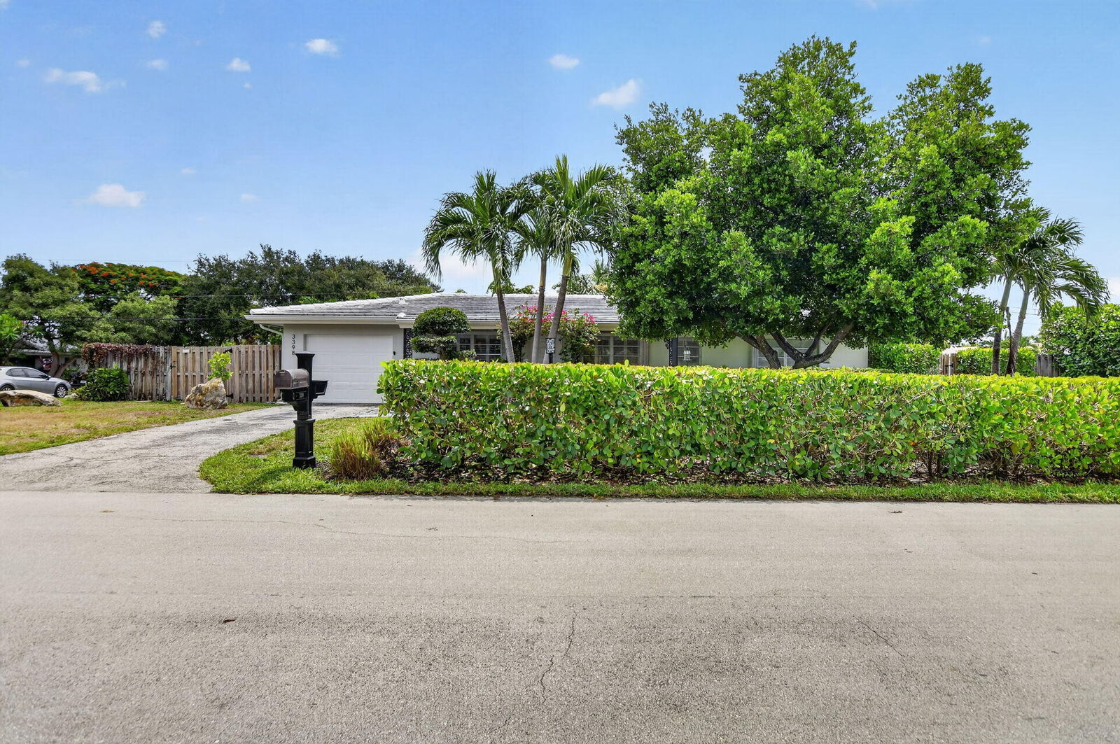 Property Photo: 3398 NE 5th Avenue FL 33431
