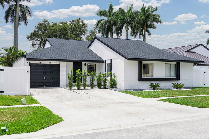 Property Photo: 21641 Sutters Lane FL 33428