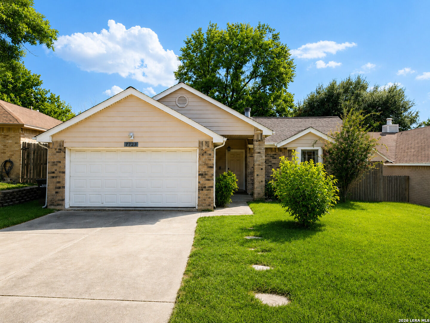 Property Photo: 7723 Apple Grn TX 78240