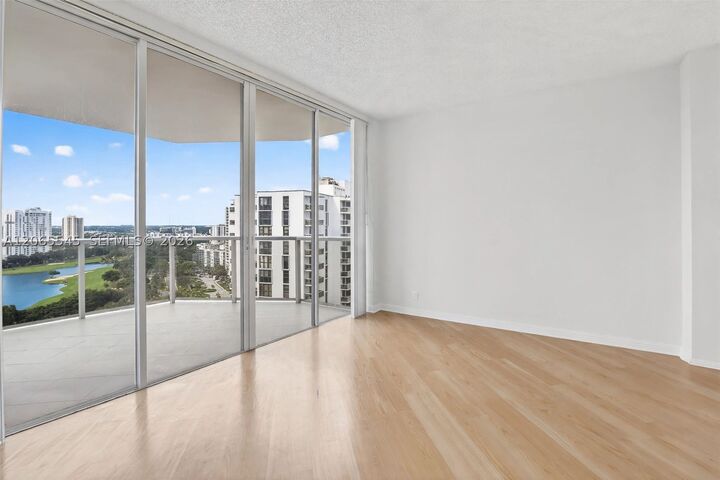 Property Photo:  20281 E Country Club Dr 1801  FL 33180 
