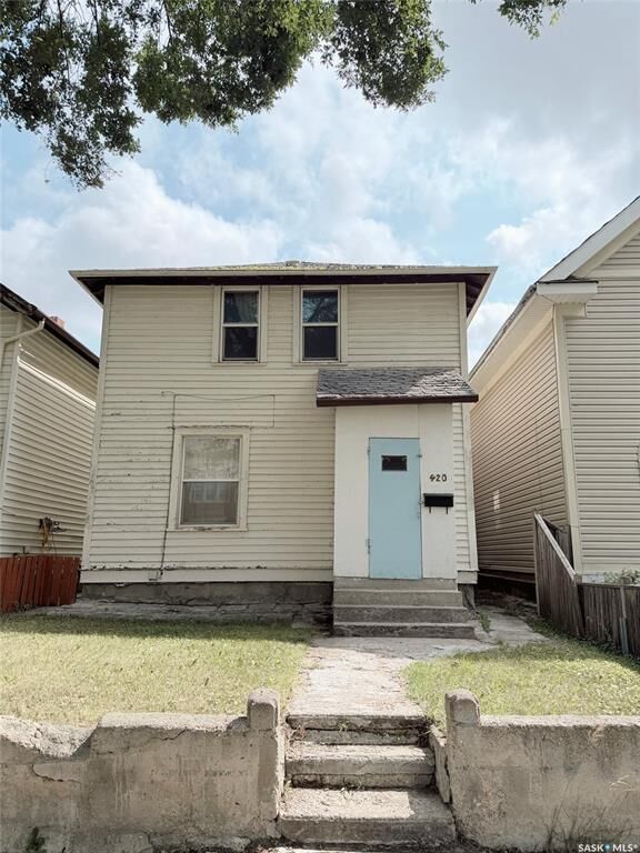 Property Photo: 420 J Avenue N SK S7L 2K3