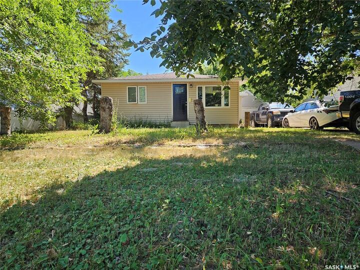 Property Photo: 1017 Coteau Street W SK S6H 5G3