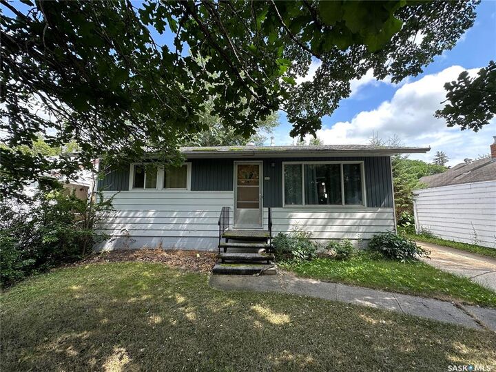 Property Photo: 242 Third Avenue N SK S0A 1S0