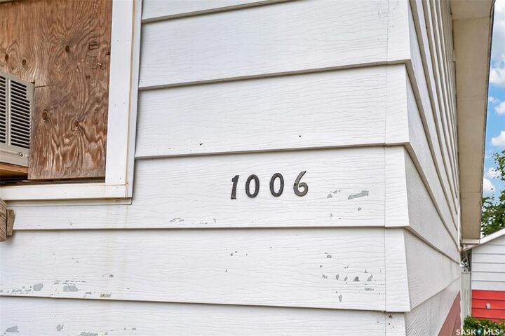 Property Photo: 1006 Warner Street SW SK S6H 5S5